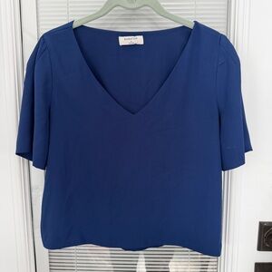 Aritzia Babaton Womens S Blue V Neck Cropped Blouse Short Sleeve Silky Feel
